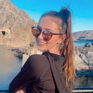 Meet your Posher, Anna